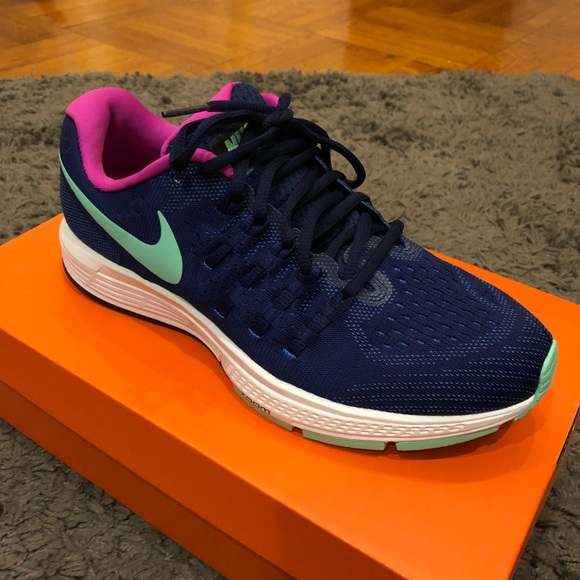 Nike Shoes - NEW Nike Air Zoom Vomero 11 Sneakers